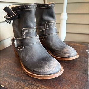 Musse & Cloud distressed moto boots. Size 10.
